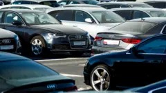 Hollanda polisinin satın aldığı otomobiller, 5,5 saniye içinde 100 kilometre hıza ulaşabiliyor