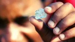 चमकीले पत्थर