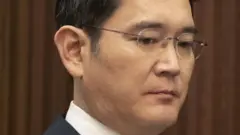 이재용 삼성전자 부회장이 6일 오후 서울 서초동 삼성사옥에서 경영권 승계 및 노동조합 문제 등과 관련해 '대국민 사과문'을 발표하고 있다