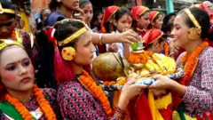 देउसी खेल्दै