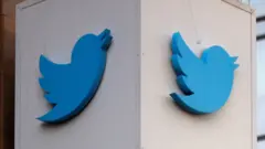 Логотип Twitter на здании штаб-квартиры компании