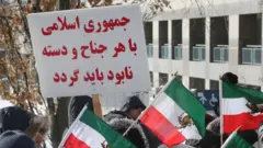 در کانادا در دو ماه اخیر بارها تظاهرات گسترده علیه جمهوری اسلامی در ایران برپا شده است