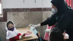 کرونا در ایران؛ با وجود انتقاد‌ها و هشدار‌ها مدارس باز شد