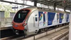 कोव्हिड-19 च्या काळात गेल्या सात महिन्यांपासून बंद असलेली मुंबई मेट्रोची सेवा सोमवारपासून (19 ऑक्टोबर) पुन्हा सुरू होणार आहे.