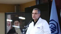 وزیر بهداشت ایران گفته است "مرتب پیشنهادها را با توجه به شرایط گرفتاری به ستاد ملی کرونا می‌دهیم ولی یک بخشی مصوب می شود و یک بخشی مصوب نمی شود"