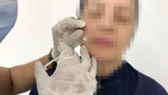 시술 중인 의사