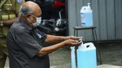கொரோனா அச்சுறுத்தலுக்கு மத்தியில் தேர்தல்