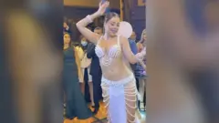 "يشرفني أن أعلم المصريات الرقص الشرقي"