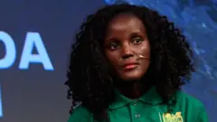 Vanessa Nakate participe à une conférence de presse à Madrid en décembre 2019.