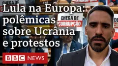 Parlamentares portugueses levantam faixa com os dizeres: "Chega de corrupão"