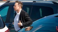 شرکت تسلا متعلق به ایلان ماسک اکنون یکی از پنج شرکت ثروتمند جهان است