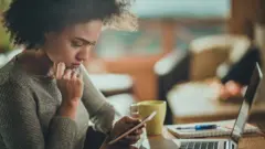 إدمان الهواتف الذكية