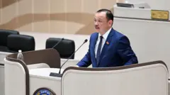 Демилгечи 32 депутаттын бири Улан Примов баяндама жасады