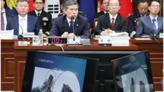 (캡션) 정경두 국방부장관이 2일 국정감사에서 북한 미사일 발사 관련 질의에 답하고 있다