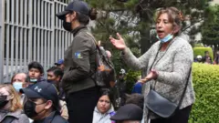 Fila para comprar dólares.