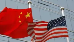 Ibendera ry'Ubushinwa n'iry'Amerika