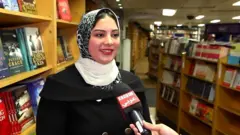 له څو ورځو راهیسې په نړۍ کې تر ټولو لوی ګرځند کتابتون د مصر لوېدیځ پورټ‌سعید بندر کې درول شوی او د ۲۰ ورځو لپاره به یې دروازې د مینه والو پر مخ پرانیستې وي.
