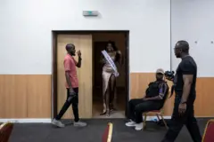 Mujer en un reinado en Nigeria