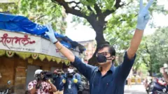 அர்னாப் கோஸ்வாமி கைது: நீதிமன்றத்தில் என்ன நடந்தது?