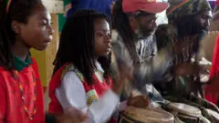 ፀጉሯን 'ድሬድሎክ' ያደረገች ሴት