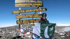 ثمر خان پاکستان کی سائیکل گرل
