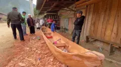 perahu, kayu gelondongan, banjir sumatra, banjir aceh
