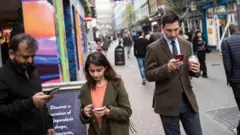 واتسآب تقاضي شركة إسرائيلية في دعاوى قرصنة إلكترونية