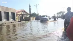 Ẹkun omi sọsẹ ni adugbo Isheri ni Eko
