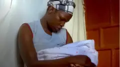 అమ్మేసే ముందు తన బిడ్డతో అడామా