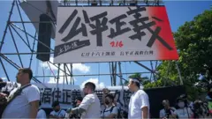 數萬人7月16日在台灣總統府前集會，要求保障性住宅及司法改革