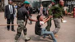 Onye ndị uweojii na-akpụpụ