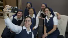 كيف يلقى الدين انتشارا على تيك توك وإنستغرام؟