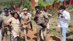கோவை திமுக கூட்டத்தில் தகராறு செய்த பெண்.