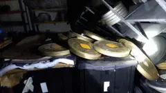 Rolos de filmes registrados por bombeiros que foram apagar incêndio da Cinemateca nesta quinta (29/7)