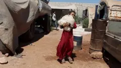 تأمين الخبز مهمة صعبة لكثيرين في إدلب