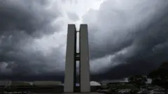 Prédios do Congresso Nacional sob nuvens pesadascomo alavancar sua banca na bet365Brasília