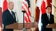 Joe Biden ve Fumio Kişida