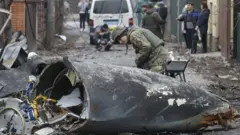 Askari baaraya haraadigii diyaaradii lagu soo riday magaalada Kyiv
