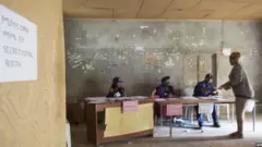Wapiga kura wakishiriki katika zoezi hilo katika siku za nyuma Ethiopia