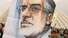 میرحسین موسوی بیش از ده سال است که در حبس خانگی است. فرمانده وقت نیروی انتظامی گفته آیت الله خامنه‌ای شخصا مسئولیت حبس آقای موسوی را به عهده گرفته است