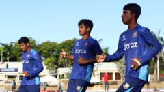 বাংলাদেশের বিভিন্ন পর্যায়ের ক্রিকেটাররা জাতীয় দলে ঢোকার স্বপ্ন দেখেন