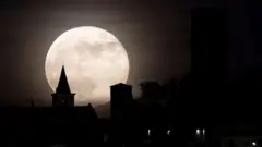 bulan, bumi, pasang surut