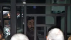 انتهت أزمة احتجاز رهائن في مصرف في لبنان من قبل مودِع بتوقيفه بعد تسليمه جزءا من قيمة حسابه في المصرف.
