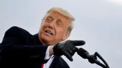 Donald Trump durante un evento de campaña en Pensilvania el sábado, 31 de octubre.