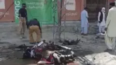 له ډيورند کرښې سره څېرمه د بلوچستان په پښتون مېشته چمن ښار کې د دوشنبې په سهار په یوه چاودنه کې پنځه تنه وژل شوي او تر یو درځن زیات ټپيان شوي دي.