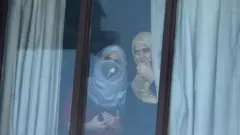 বাংলাদেশে করোনাভাইরাসের সংক্রমণ রোধ করতে এক সপ্তাহের জন্য লকডাউন ঘোষণা করেছে বাংলাদেশের সরকার।