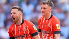 Jordan Clark score for Luton