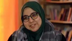 التصلب المتعدد مرض مناعيّ يهاجم الألياف العصبية في المخ، سالي نبيل تحدثت مع إحدى المصابات، التي تكيفت مع وضعها الجديد بالعمل من المنزل في مجال التسويق الالكتروني.