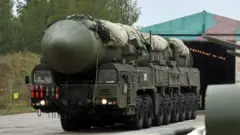 Россиянинг ядровий каллак билан парвоз қилоладиган баллистик ракетаси