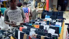 Certains logiciels espions peuvent même utiliser votre webcam à votre insu.